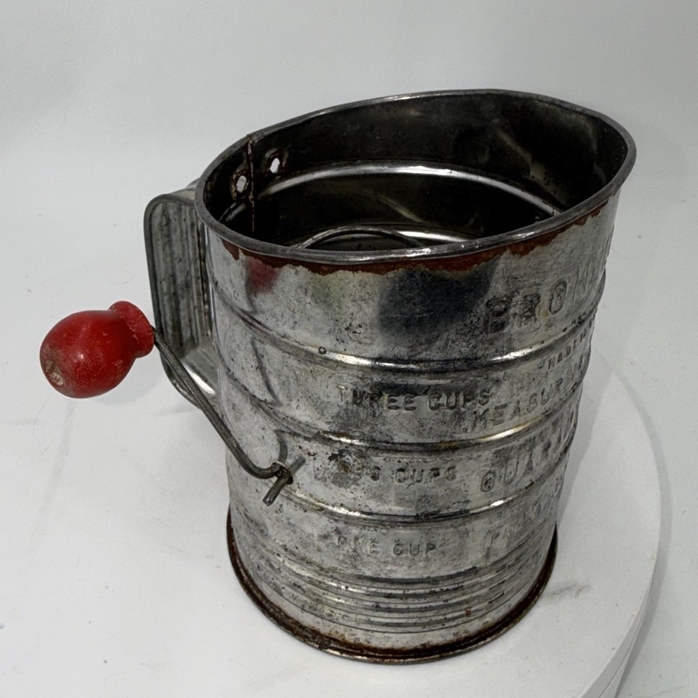 Vintage Bromwell's 3 Cup Measuring Flour Sifter Red Wood Handle Crank Knob